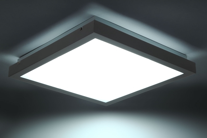 Plafoniere Quadrate Soffitto : Tybia dl l apparecchio da soffitto led light plus vendita